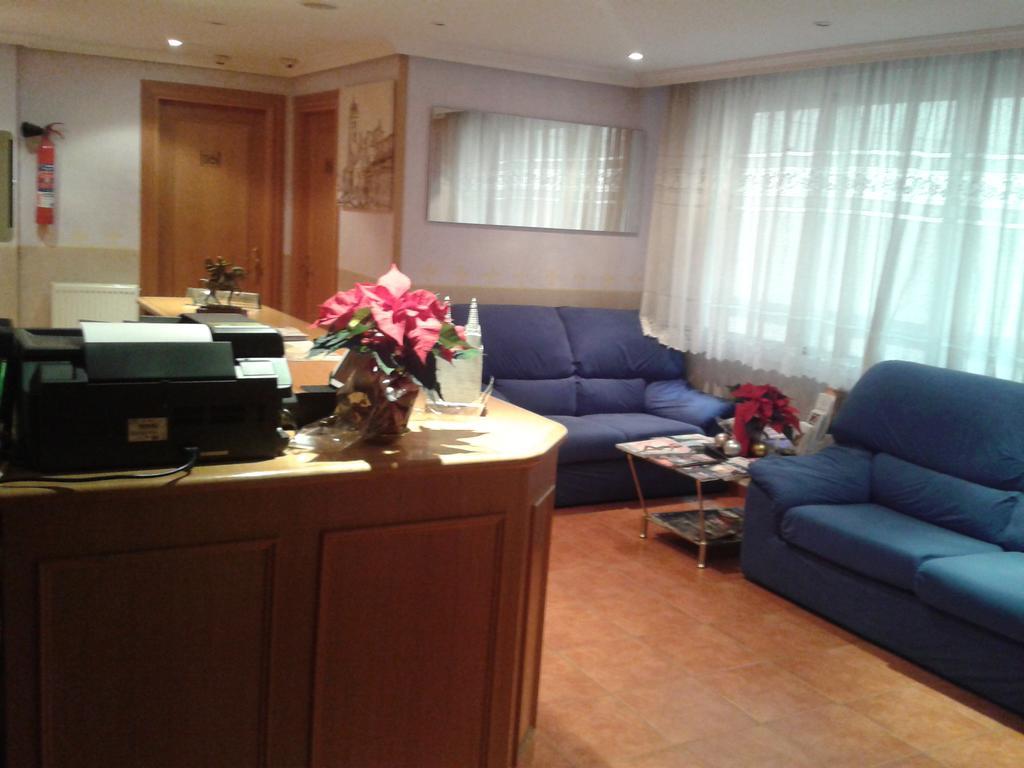 Burgo Hostal Campus מראה חיצוני תמונה